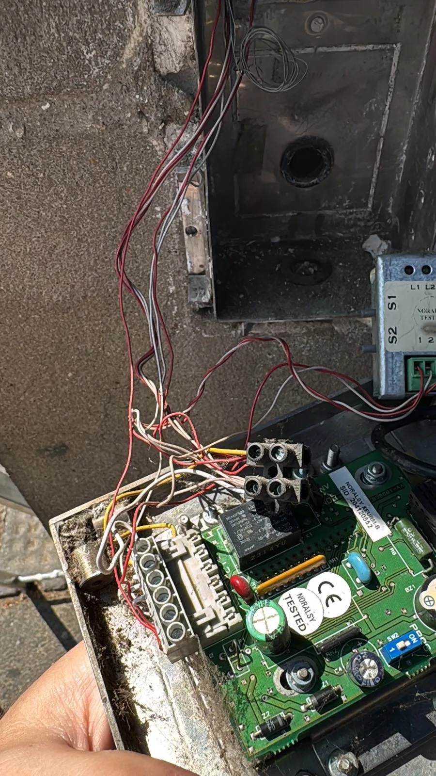 Câblage d’une platine d’interphone